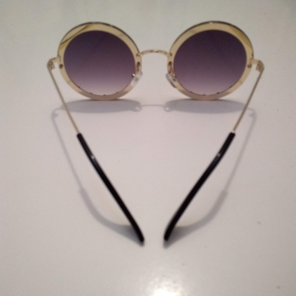 Round Black Oversize Crystal Gradient Sunglasses - Picture 4 of 4
